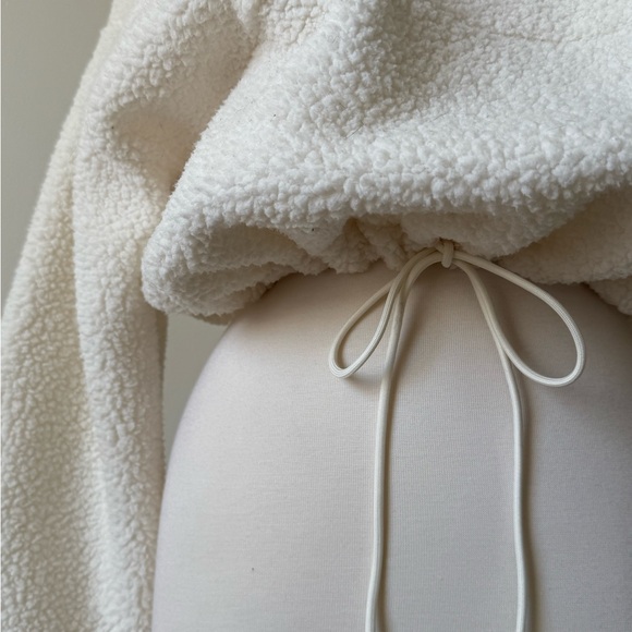 Old Navy Sherpa Cropped Pullover | Drawstring Hem | Cozy Fleece | Size S - Picture 3 of 10